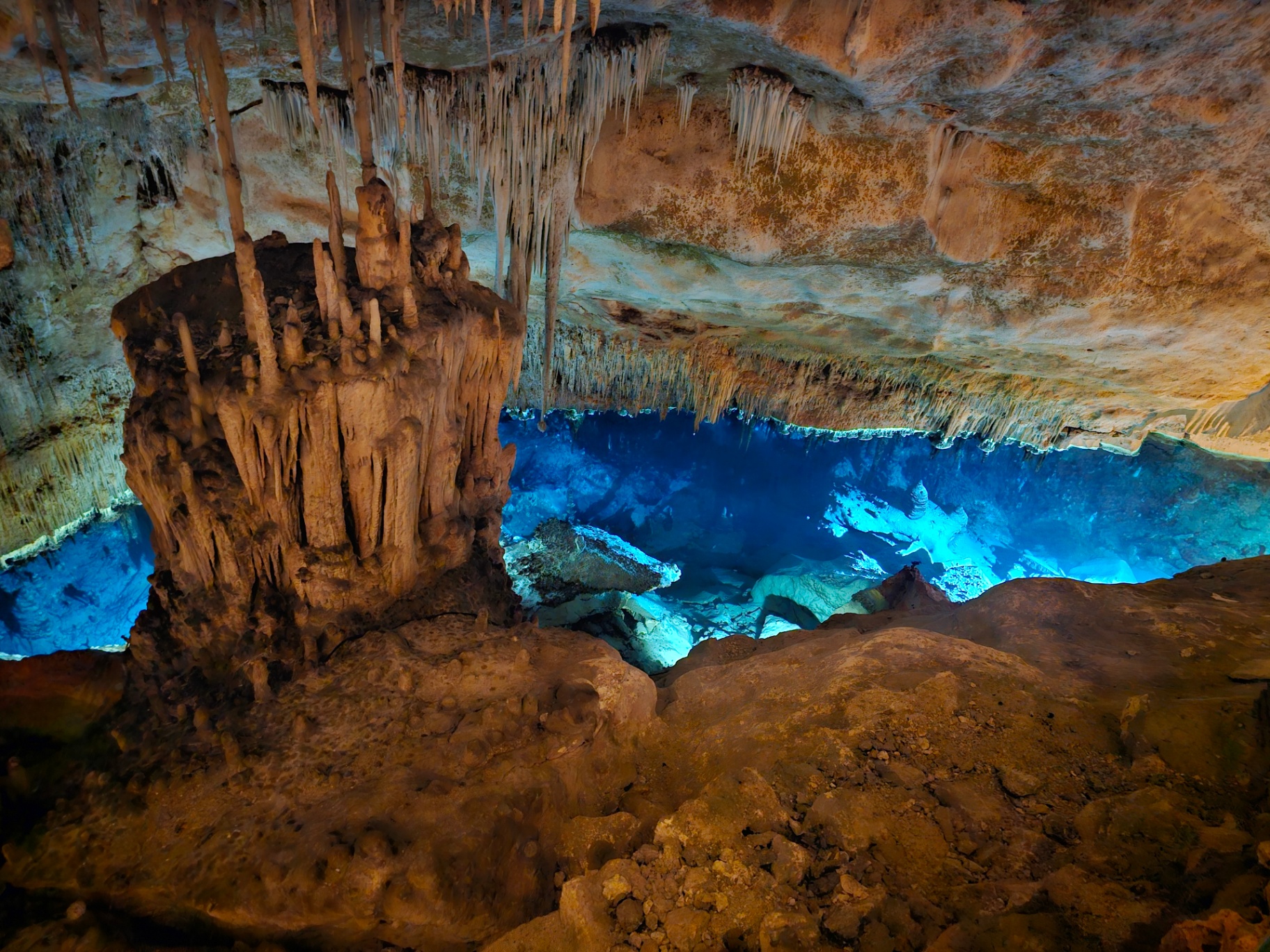 Blue underground lake in the Caves of Drach, Mallorca