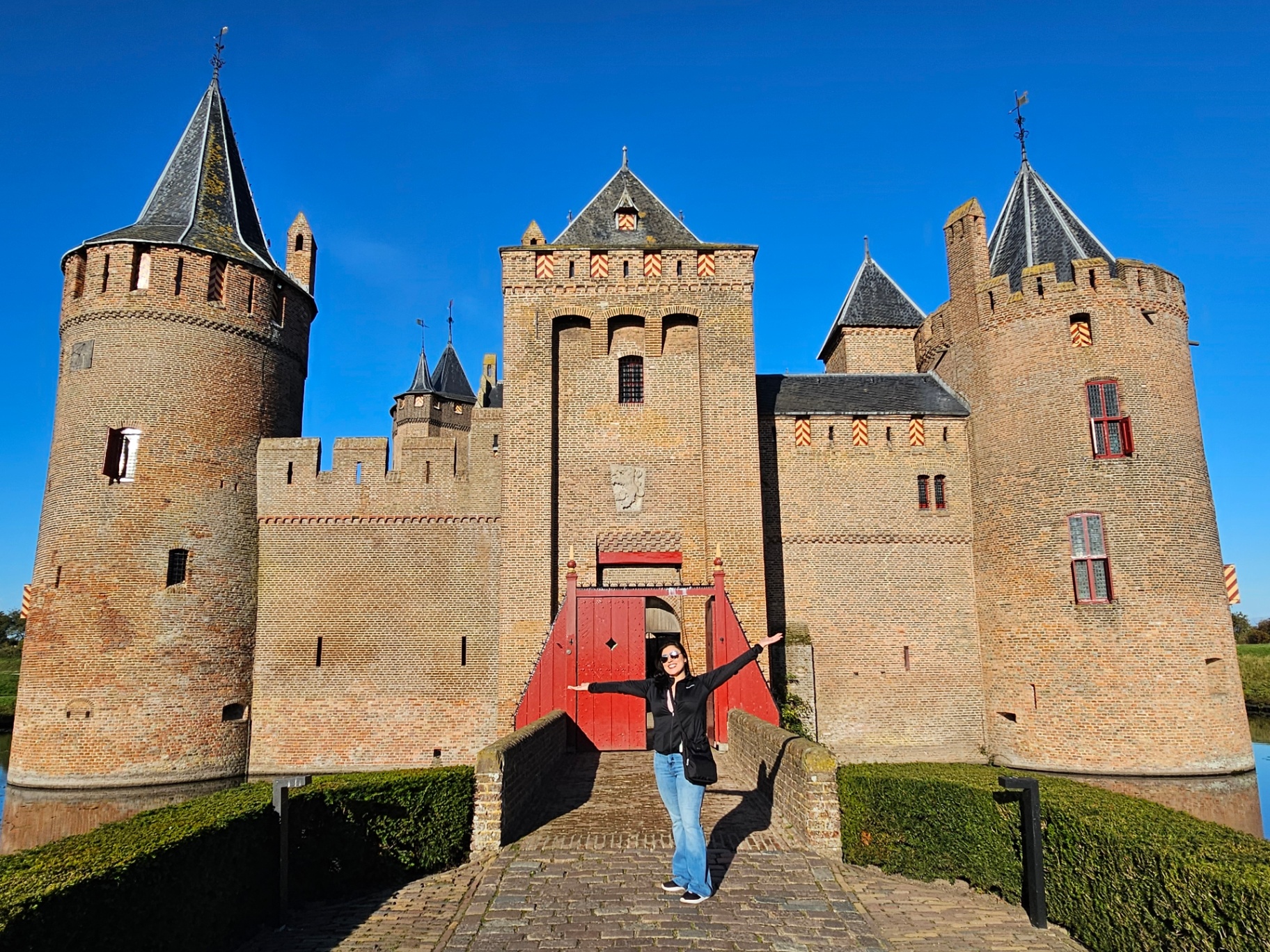 Woman standing before Muiden Castle in the Netherlands